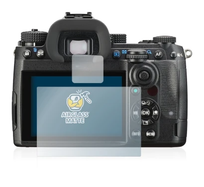 Image of the device Pentax K-3 Mark III with a wide variety of screen protectors.