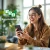 Young woman laughing with smartphone in hand; next to her "Easy installation" with "1 2 3" symbol and leaf.